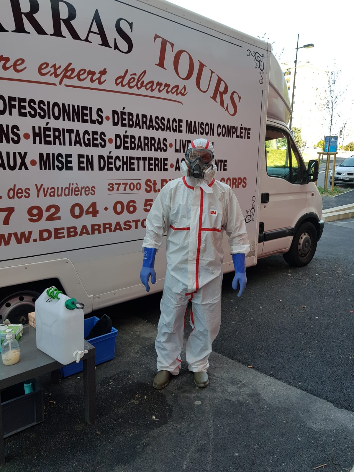 Équipe Débarras Tours lors d'une intervention de vide maison en Indre-et-Loire